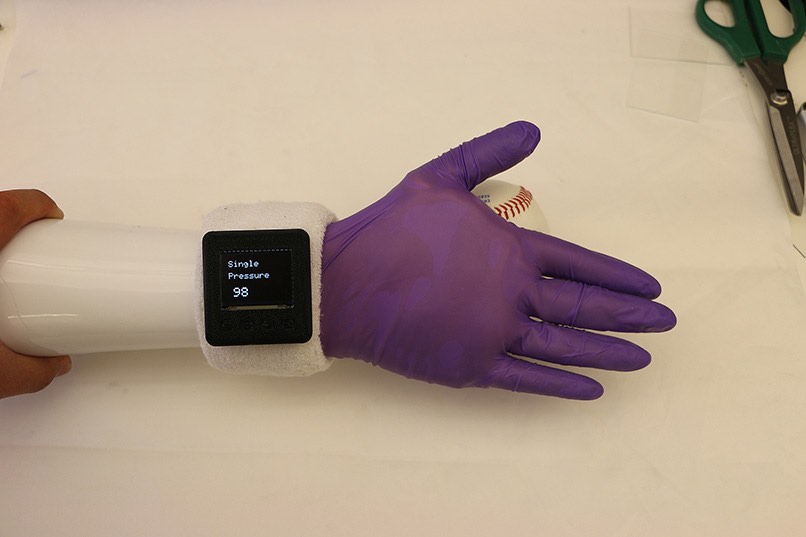 Image of An electronic glove