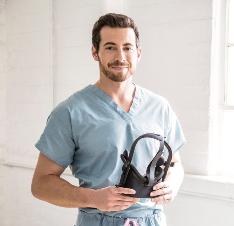 a photo of Dr. Justin Barad, orthopedic surgeon and co-founder of Osso VR